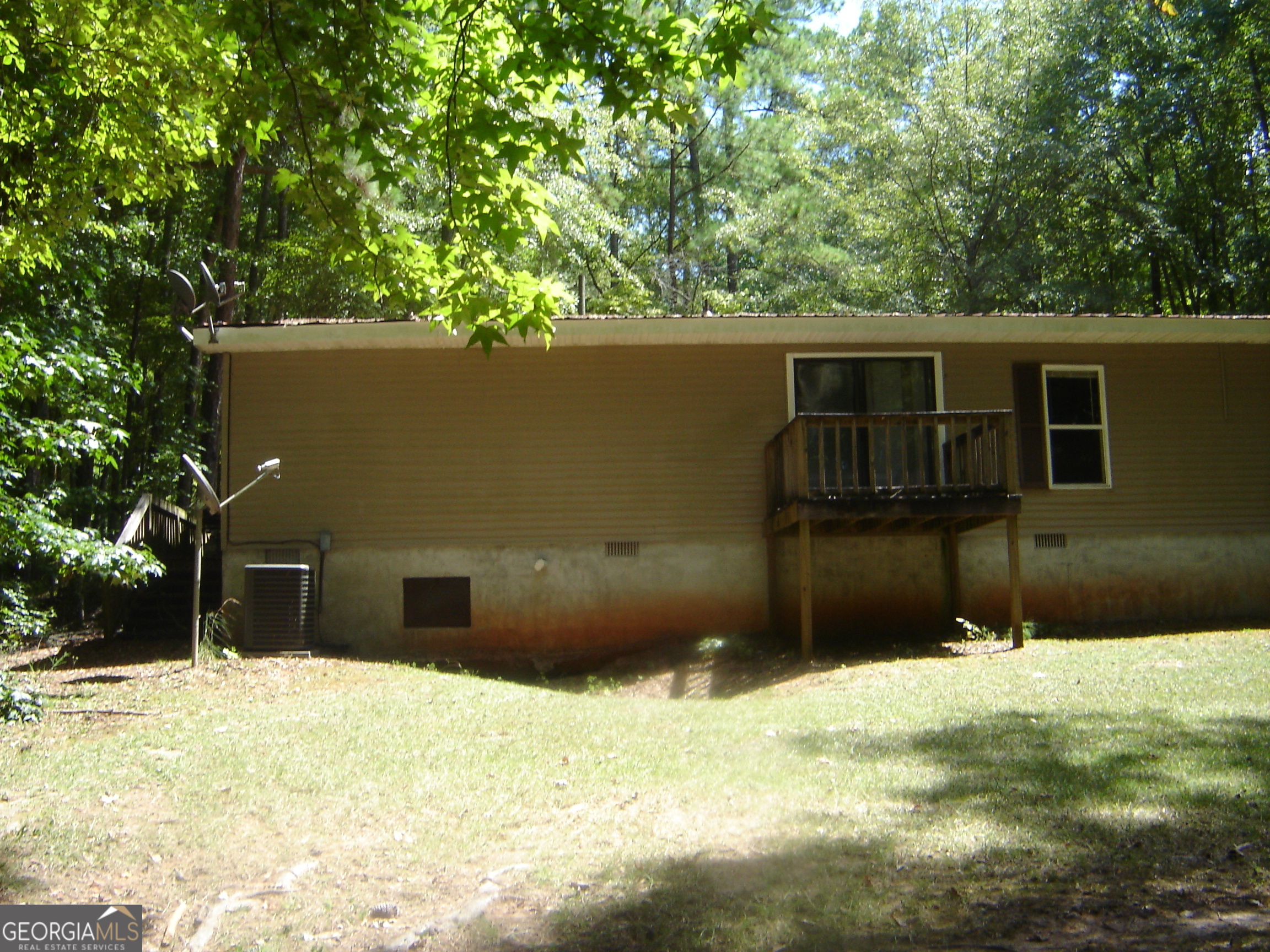 Photo 4 of 10 of 6177 County Road 266 mobile home