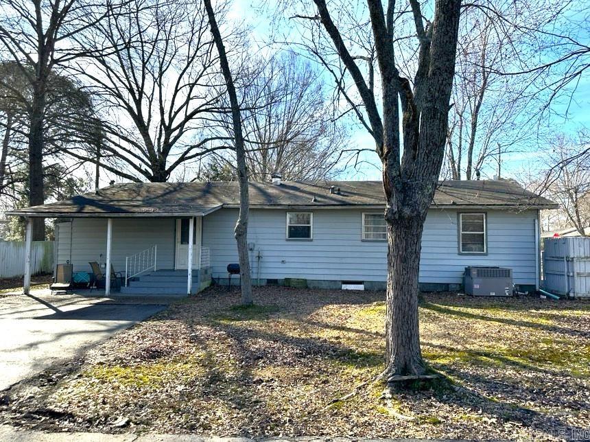 Photo 1 of 26 of 206 N Pecan Street house