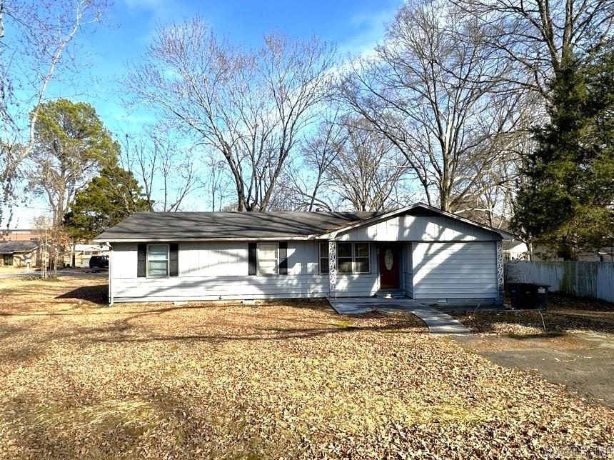 Photo 2 of 26 of 206 N Pecan Street house