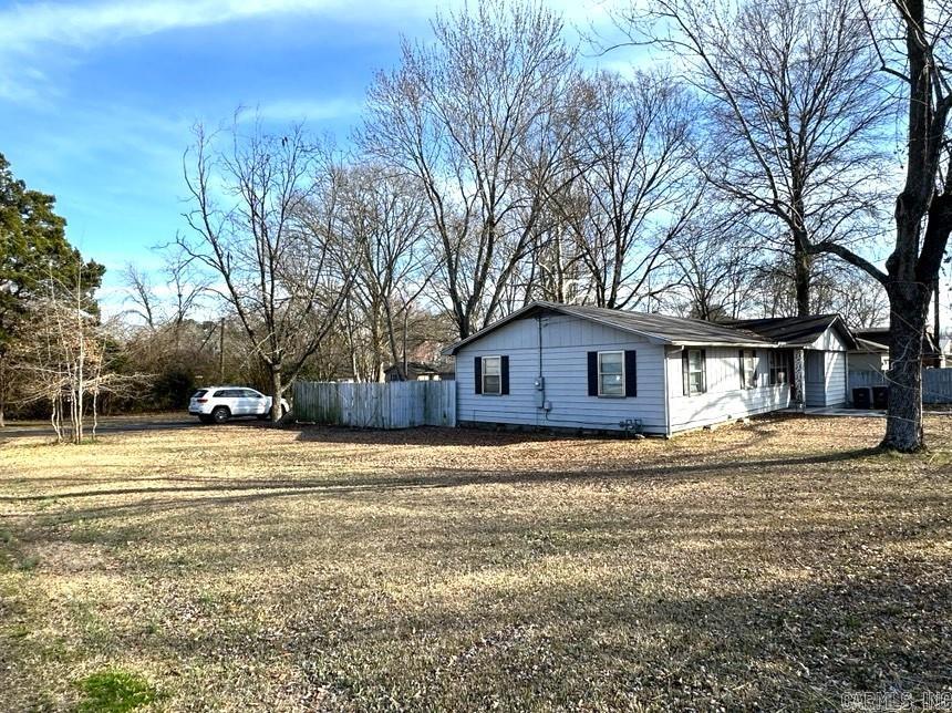 Photo 4 of 26 of 206 N Pecan Street house