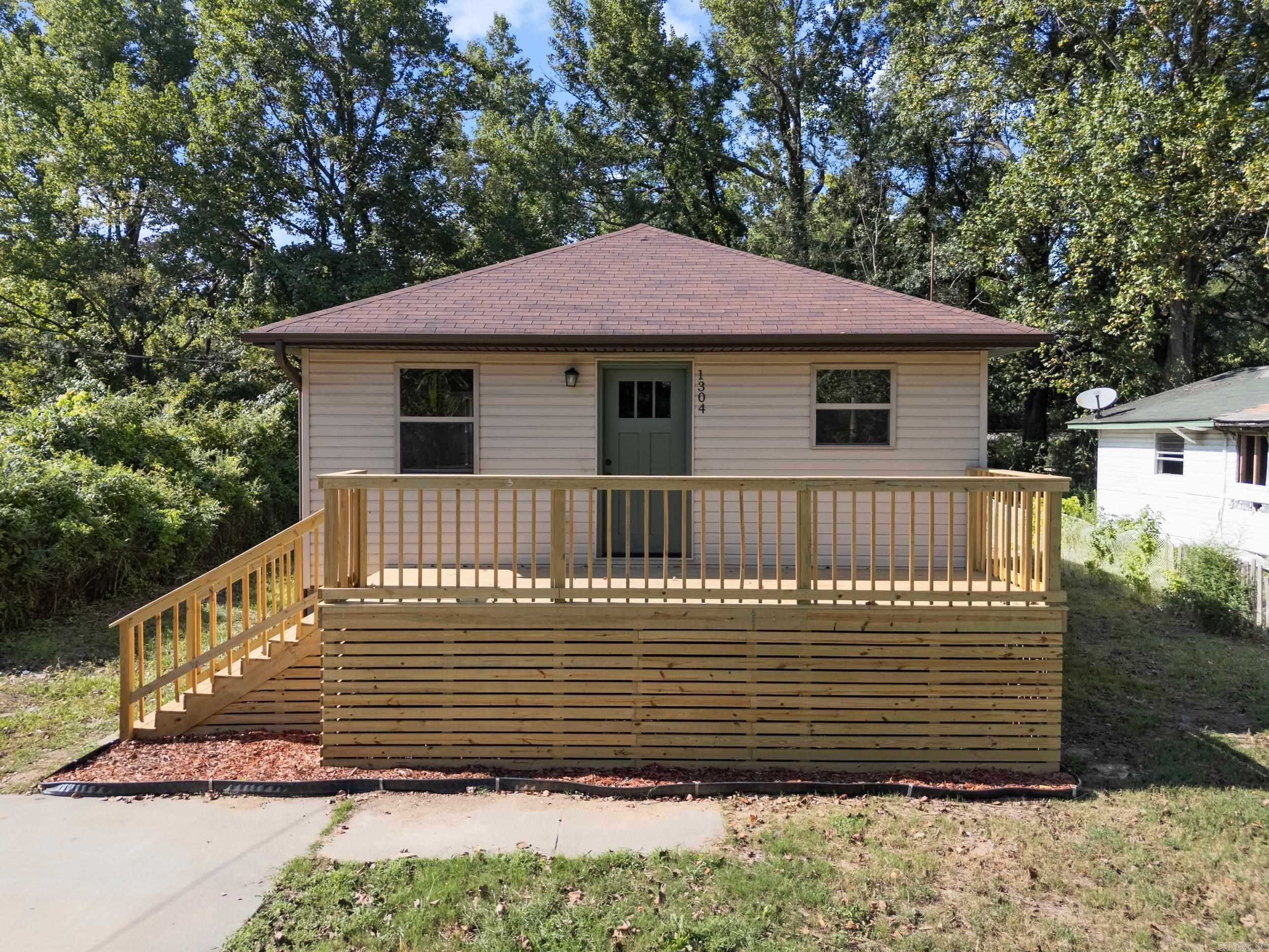 Photo 1 of 34 of 1304 Gray Street house