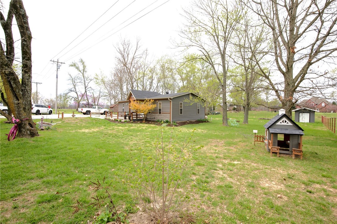 Photo 8 of 23 of 9936 Highway 72 house