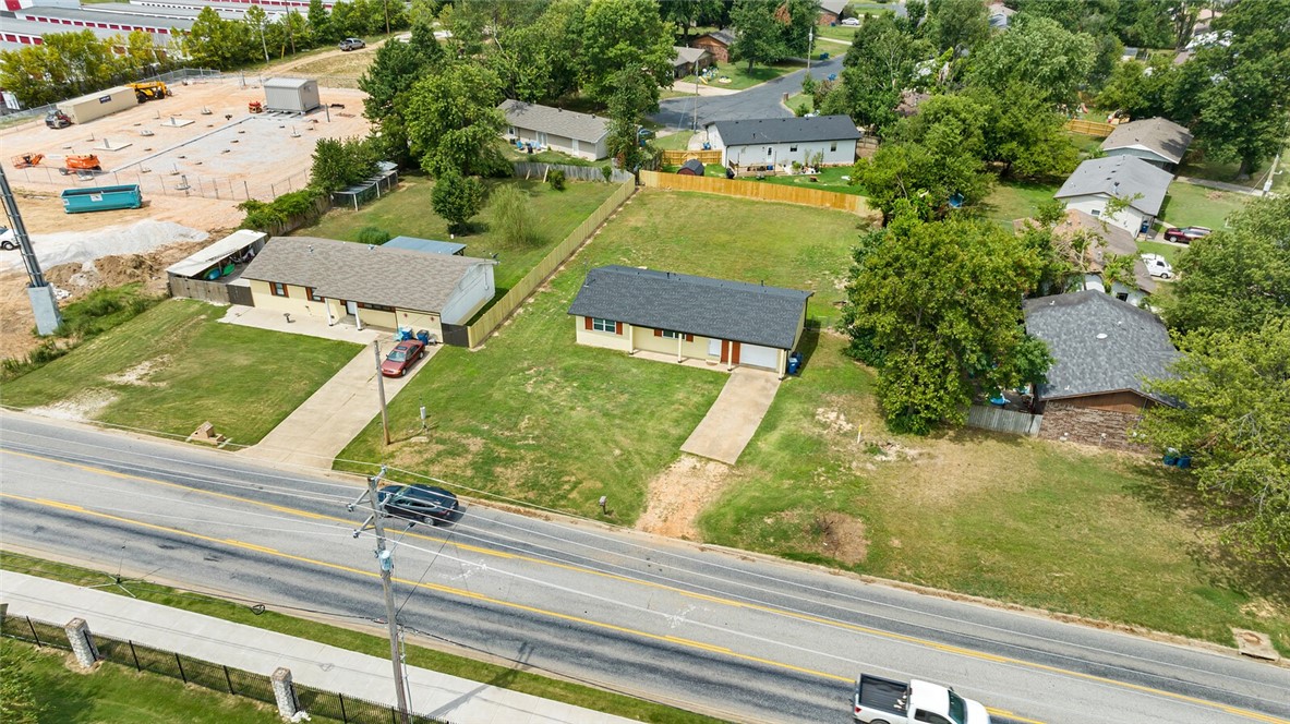 Photo 11 of 16 of 1004 SE Moberly Lane house