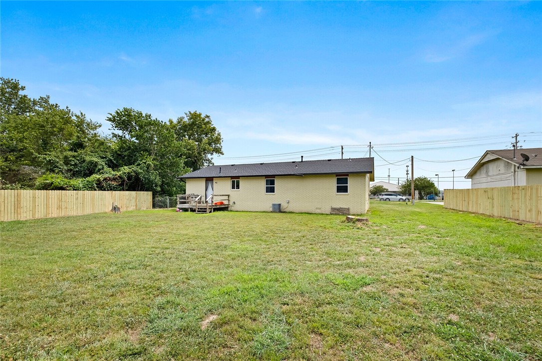 Photo 6 of 16 of 1004 SE Moberly Lane house