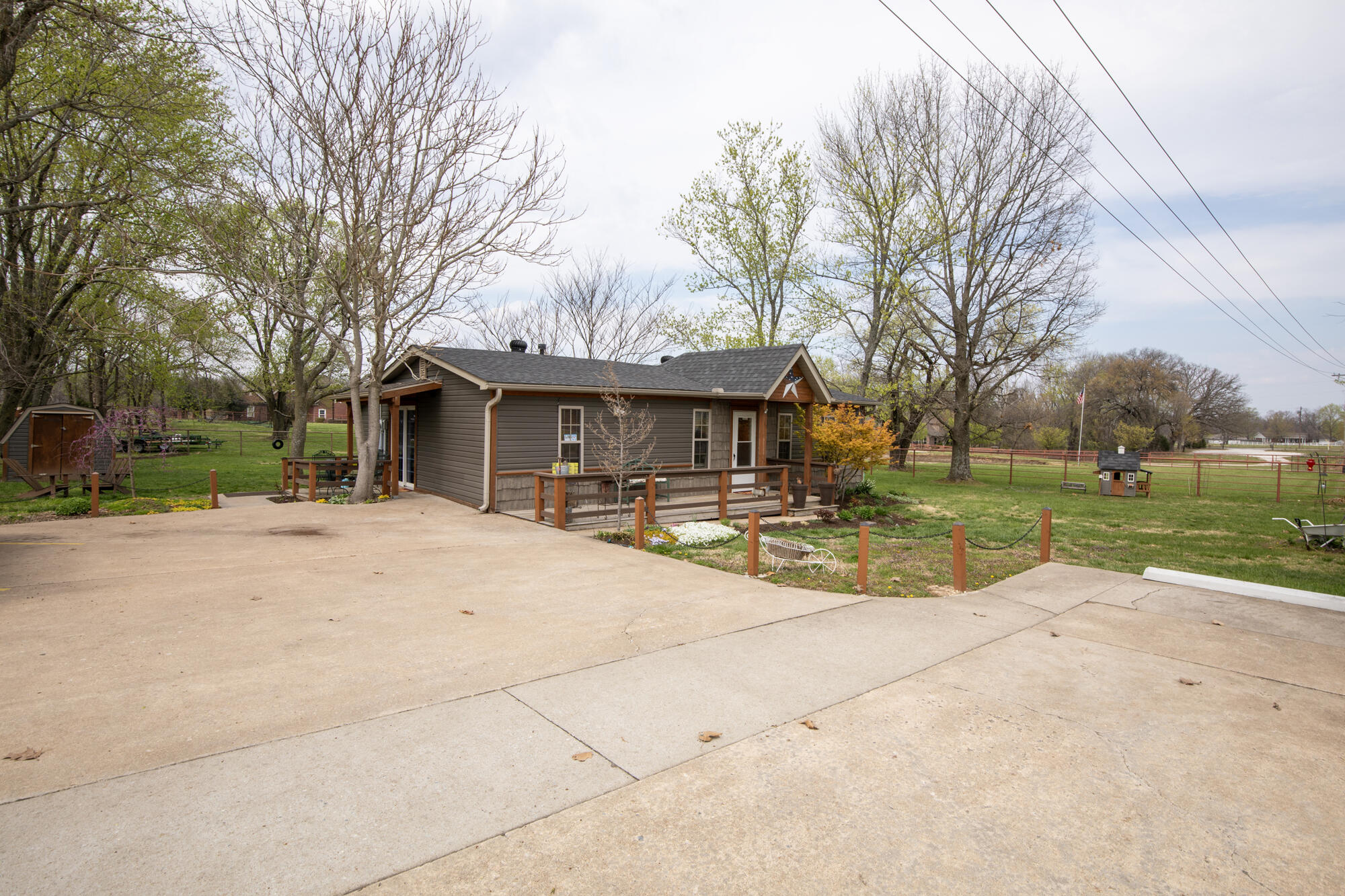 Photo 4 of 23 of 9936 Highway 72 house