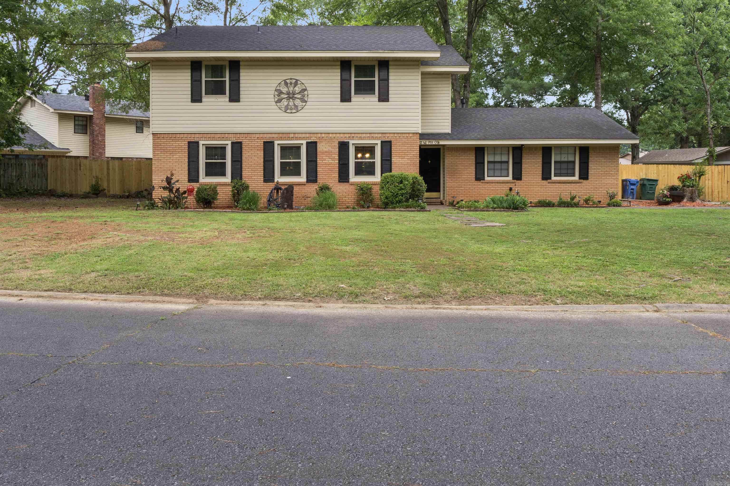 Photo 1 of 28 of 12 W Post Oak Drive house