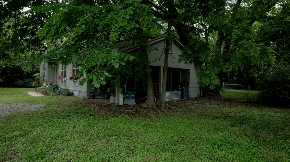 Photo 4 of 15 of 1843 N Garland Avenue house