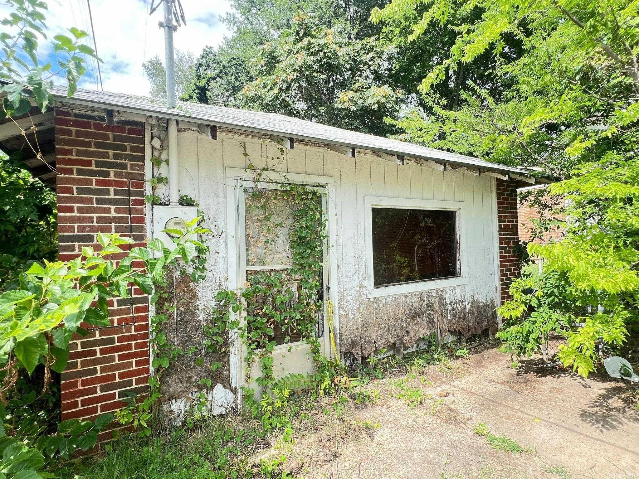 Photo 4 of 6 of 622 S 18th Street house