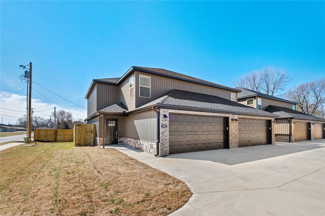 Photo 1 of 27 of 501 Arkansas Street townhome