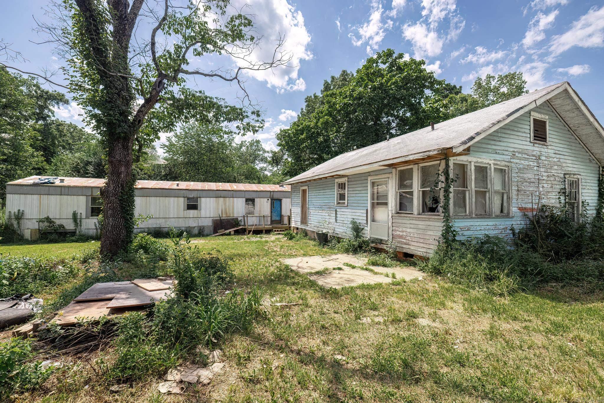 Photo 4 of 4 of 906 E Crayton Street house