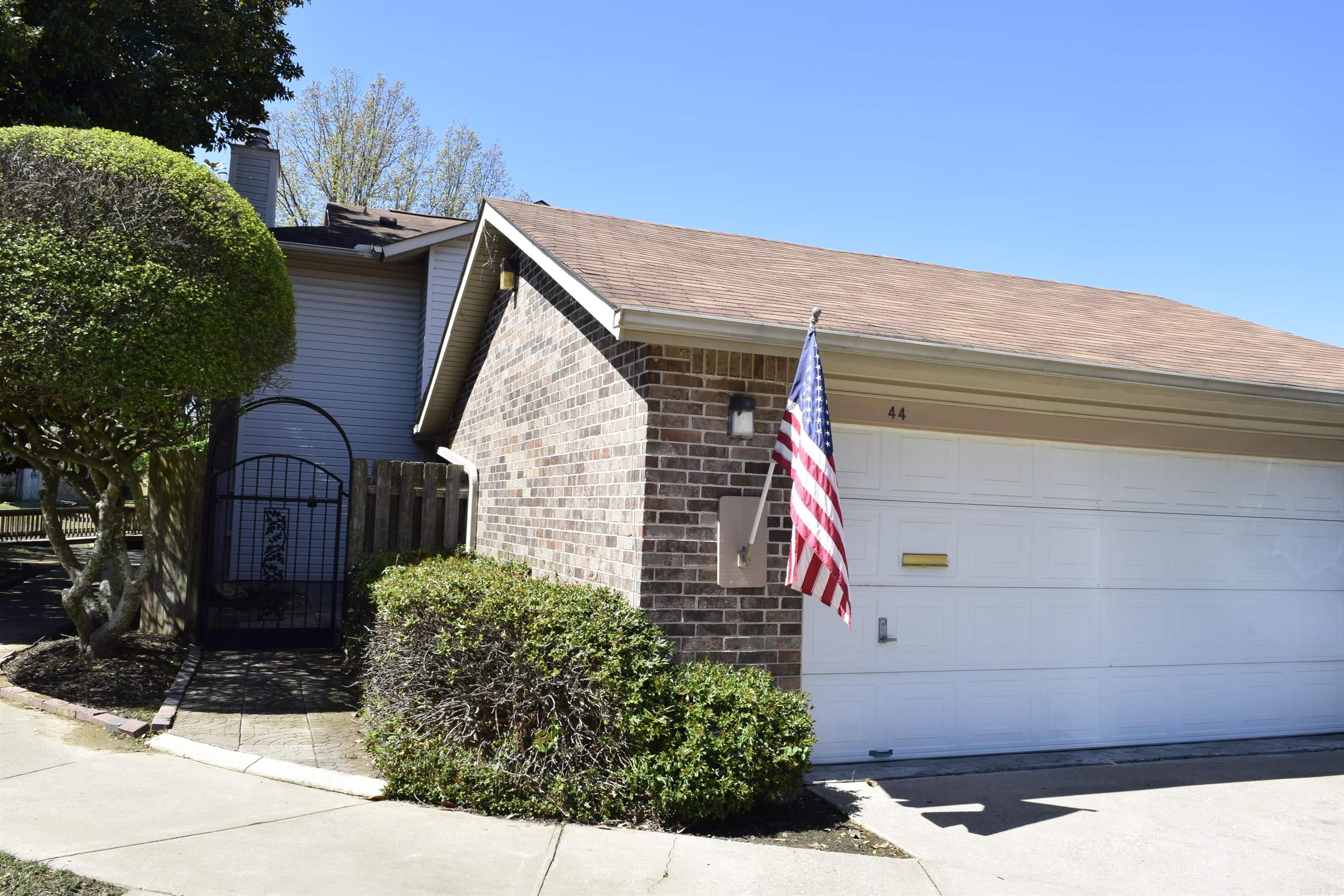 Photo 1 of 49 of 44 Hampshire townhome