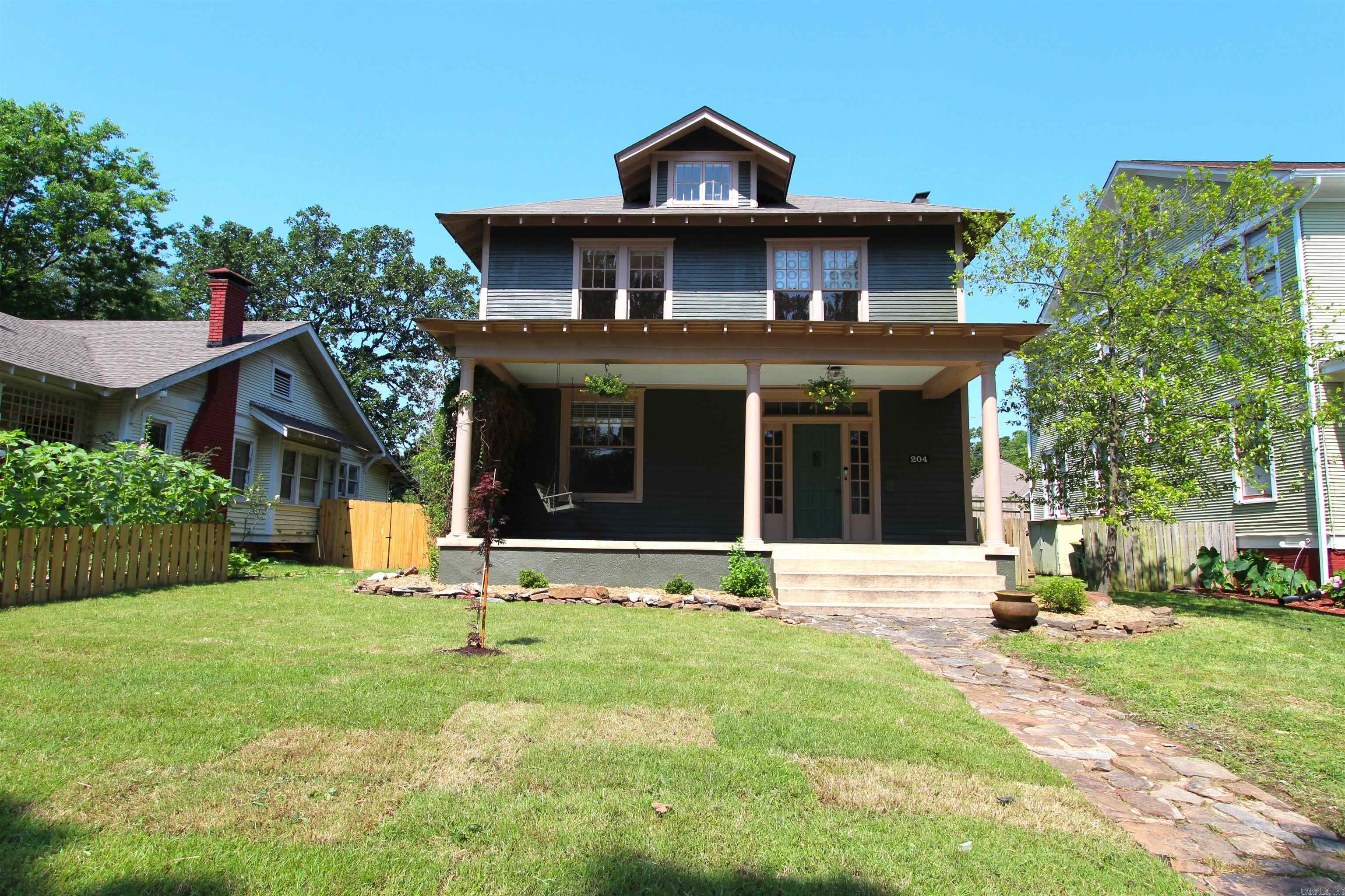 Photo 2 of 45 of 204 Pearl Avenue house