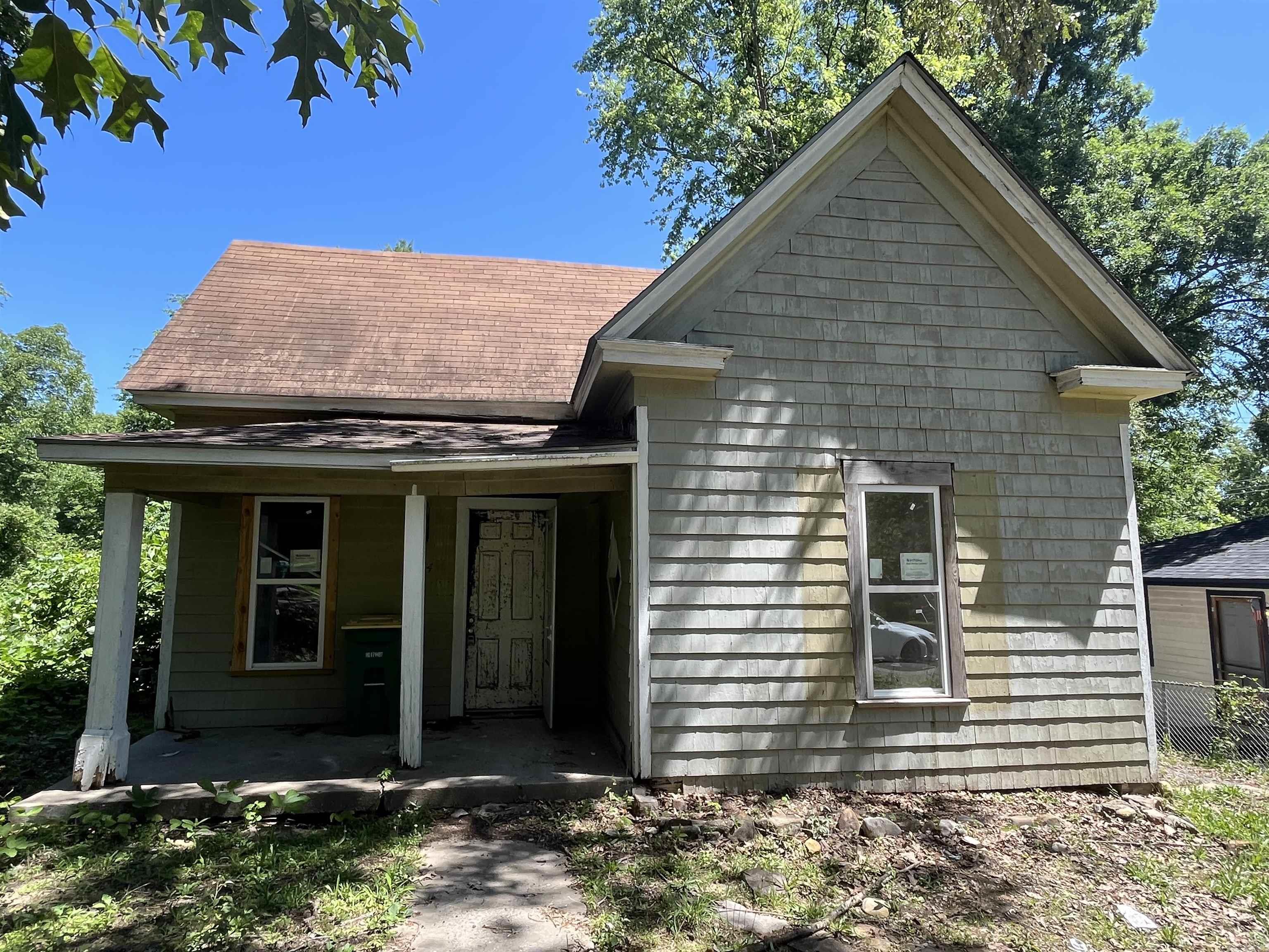 Photo 2 of 11 of 2904 W 27th Street house