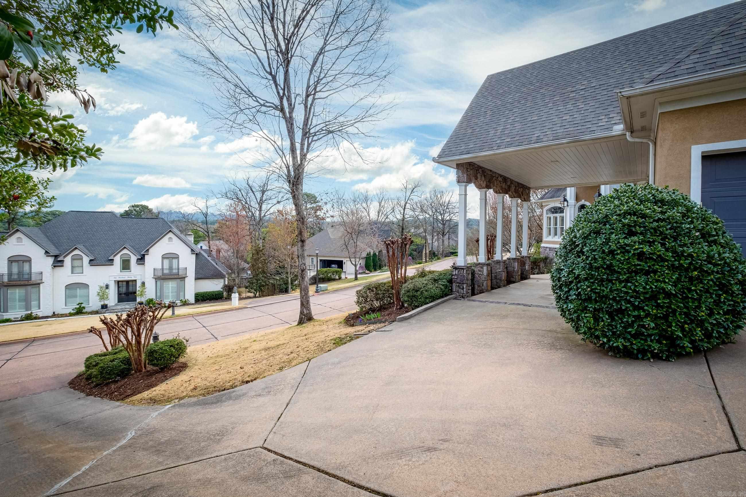 Photo 8 of 48 of 138 Hickory Creek Circle house