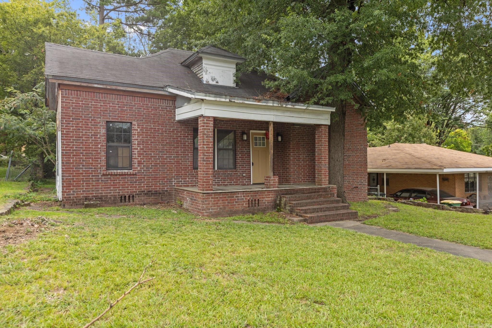 Photo 6 of 6 of 2411 S Schiller Street house