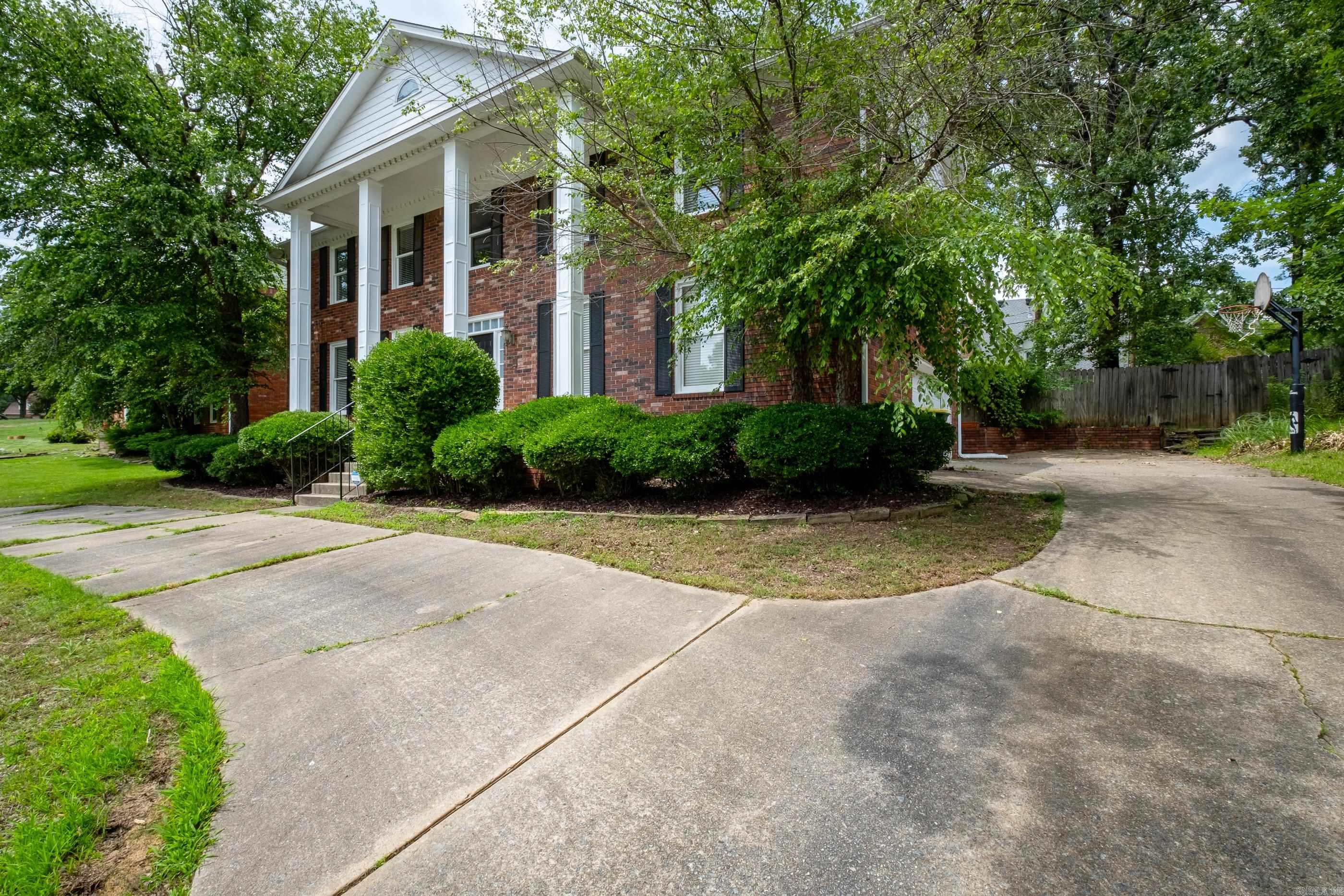 Photo 2 of 39 of 905 Loyola Drive house