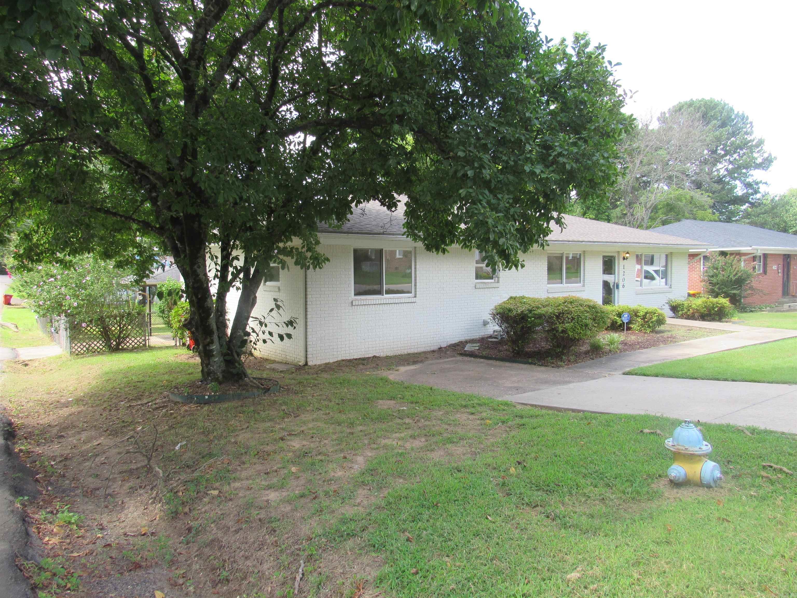 Photo 2 of 21 of 1206 HOLLOWAY Street house