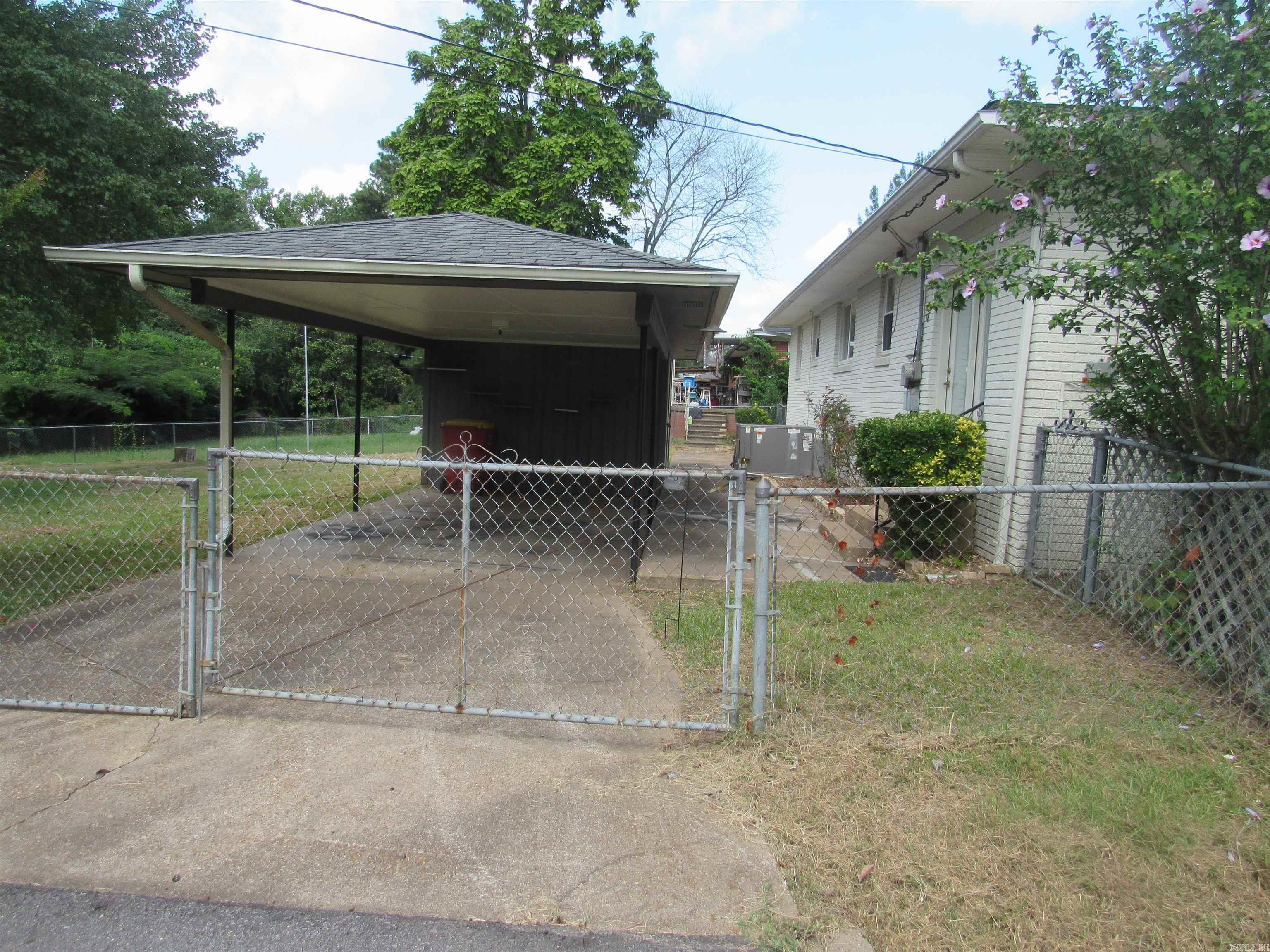 Photo 3 of 21 of 1206 HOLLOWAY Street house