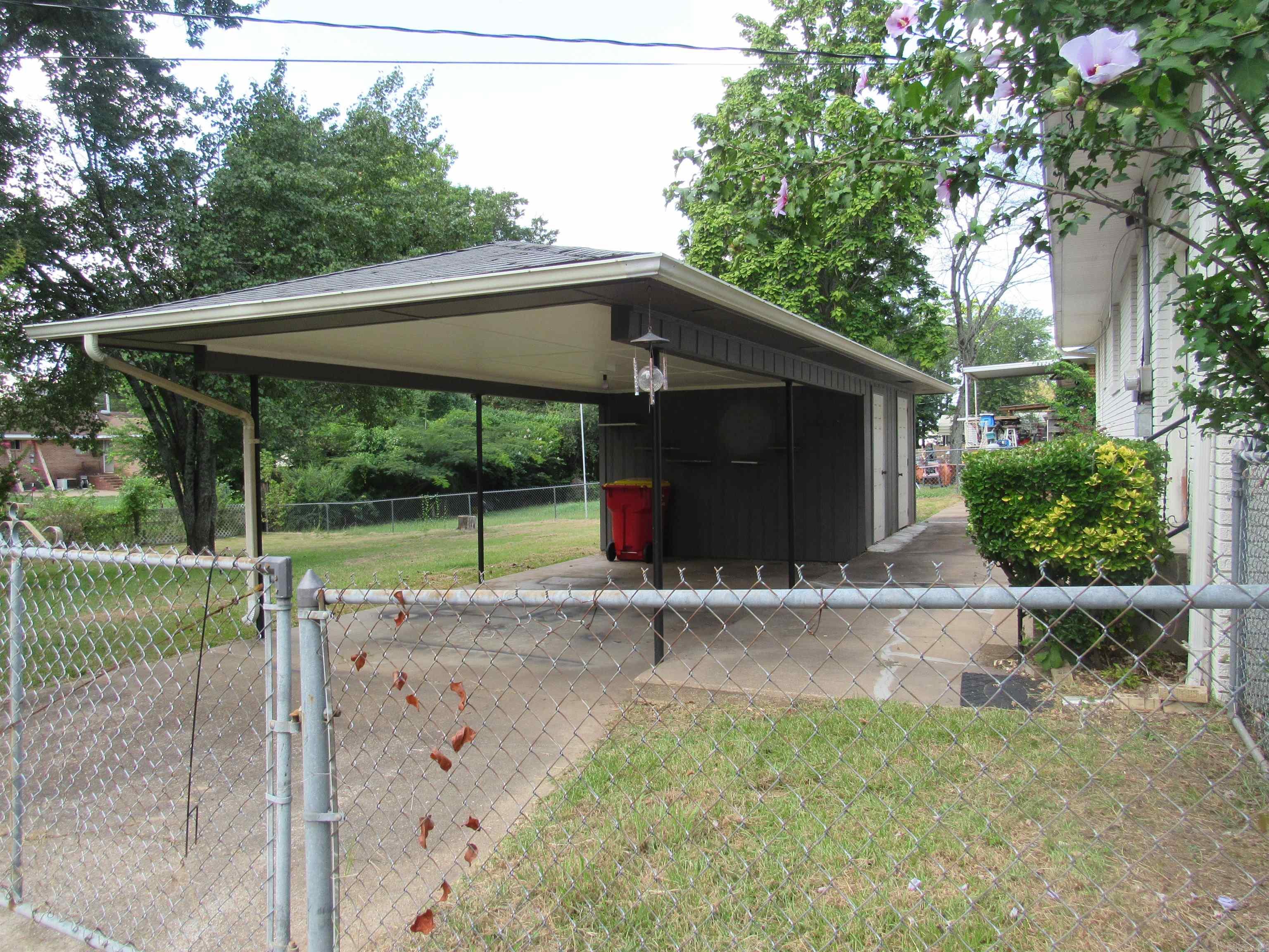 Photo 5 of 21 of 1206 HOLLOWAY Street house