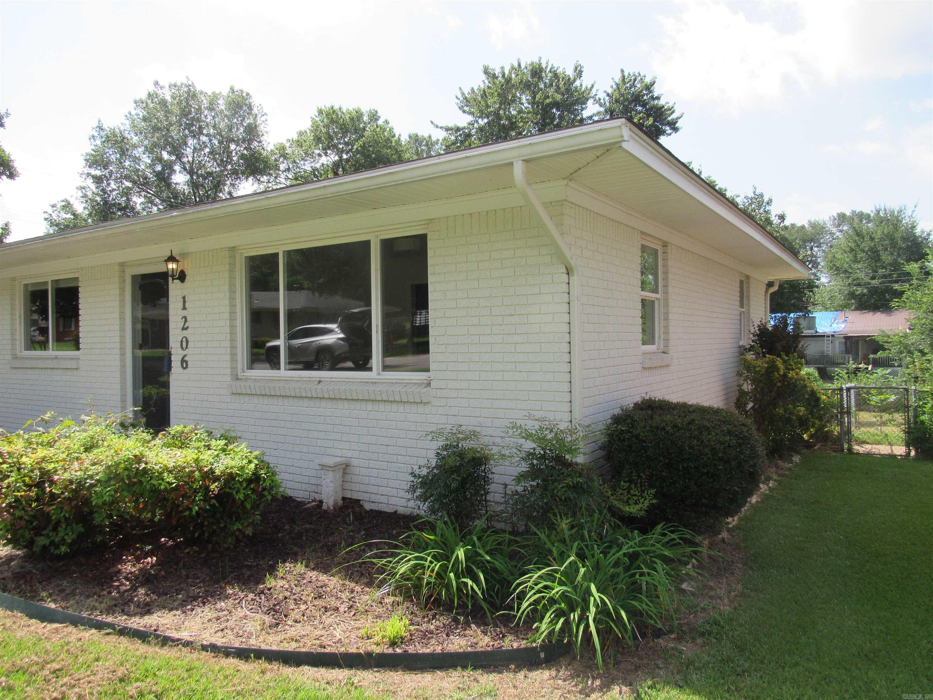 Photo 6 of 21 of 1206 HOLLOWAY Street house