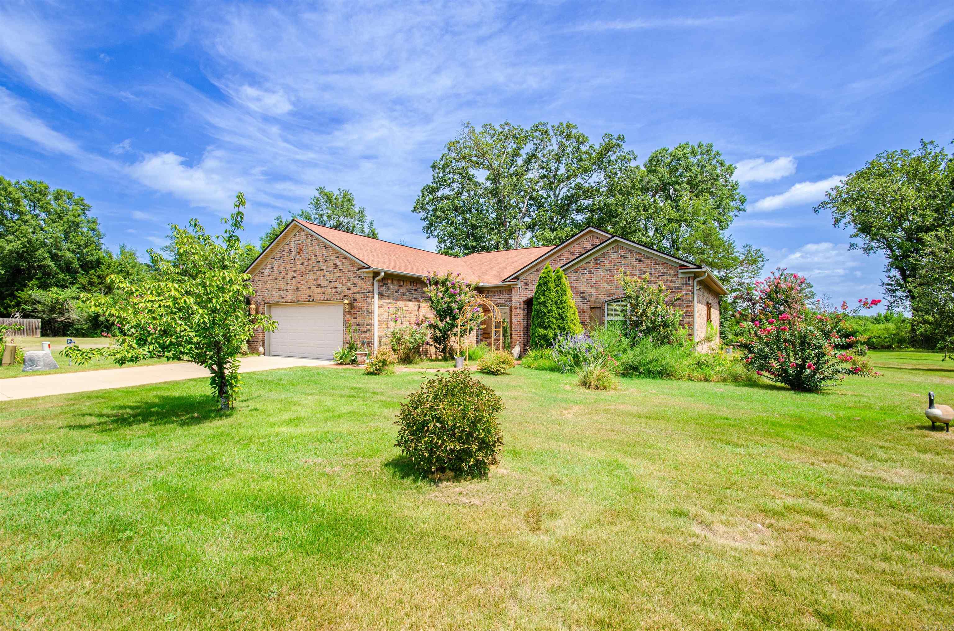 Photo 3 of 41 of 2 Creekwood Cove house