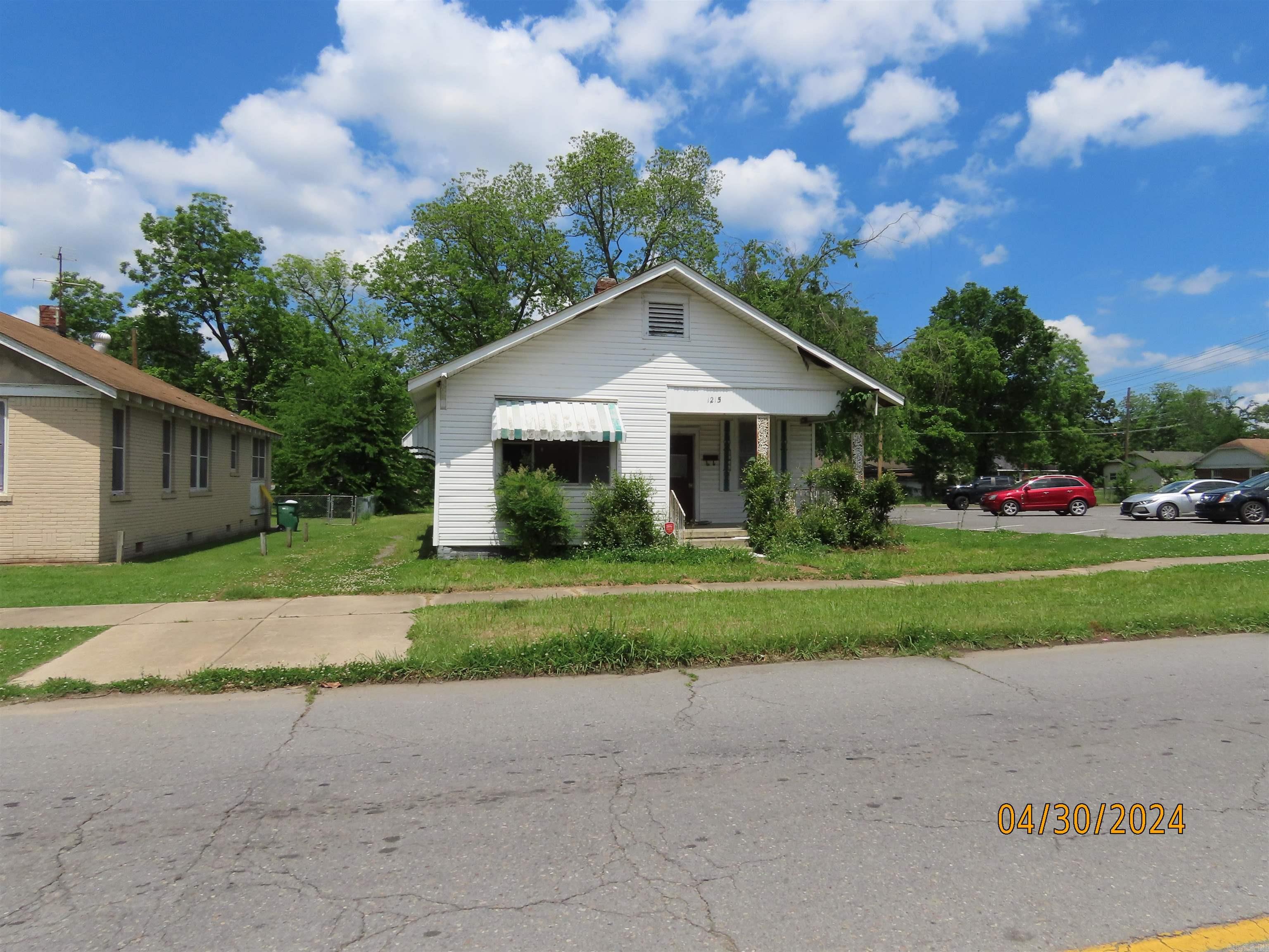 Photo 1 of 1 of 1215 W 16th Street house