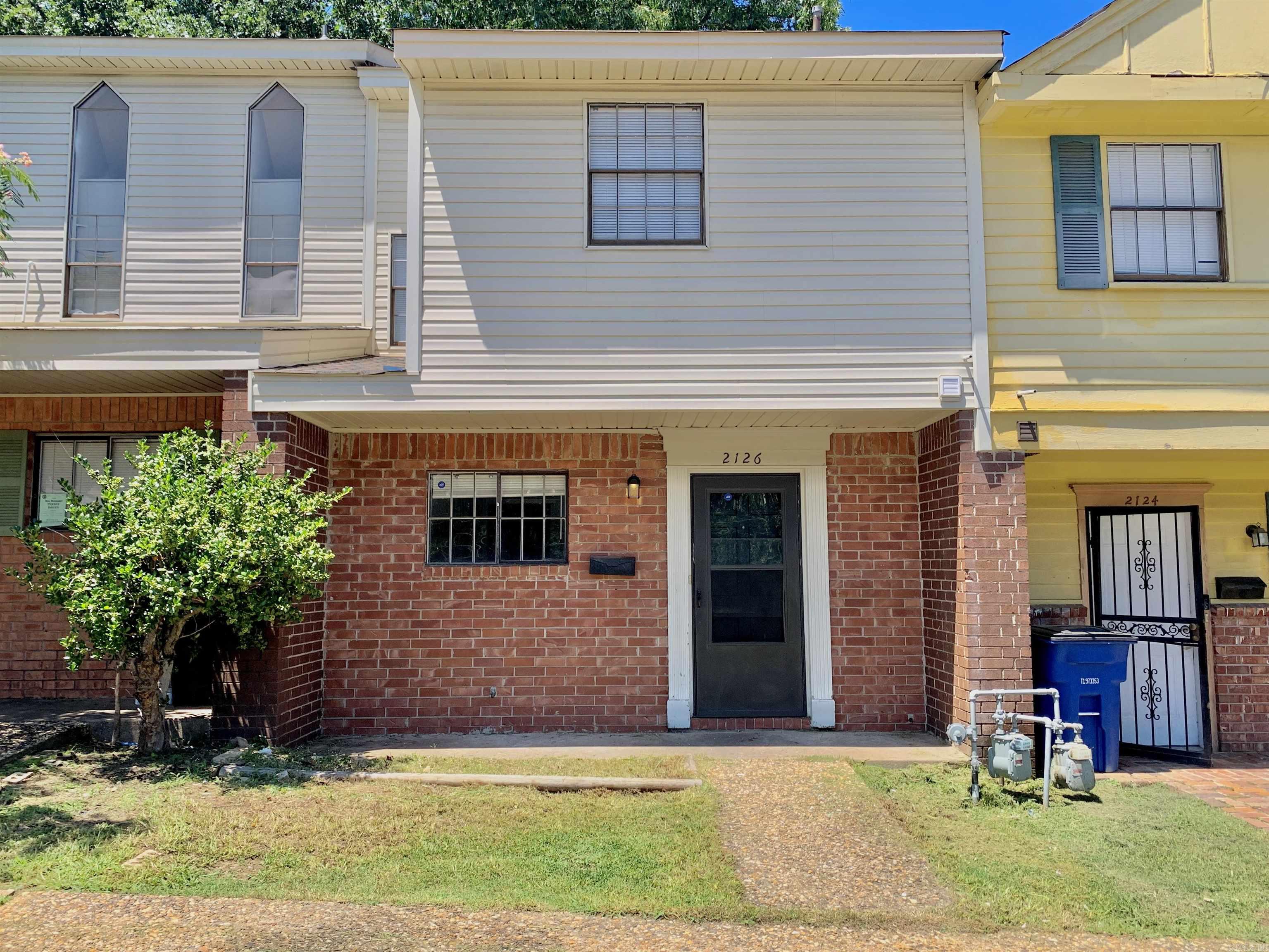 Photo 1 of 20 of 2126 Fendley Dr townhome