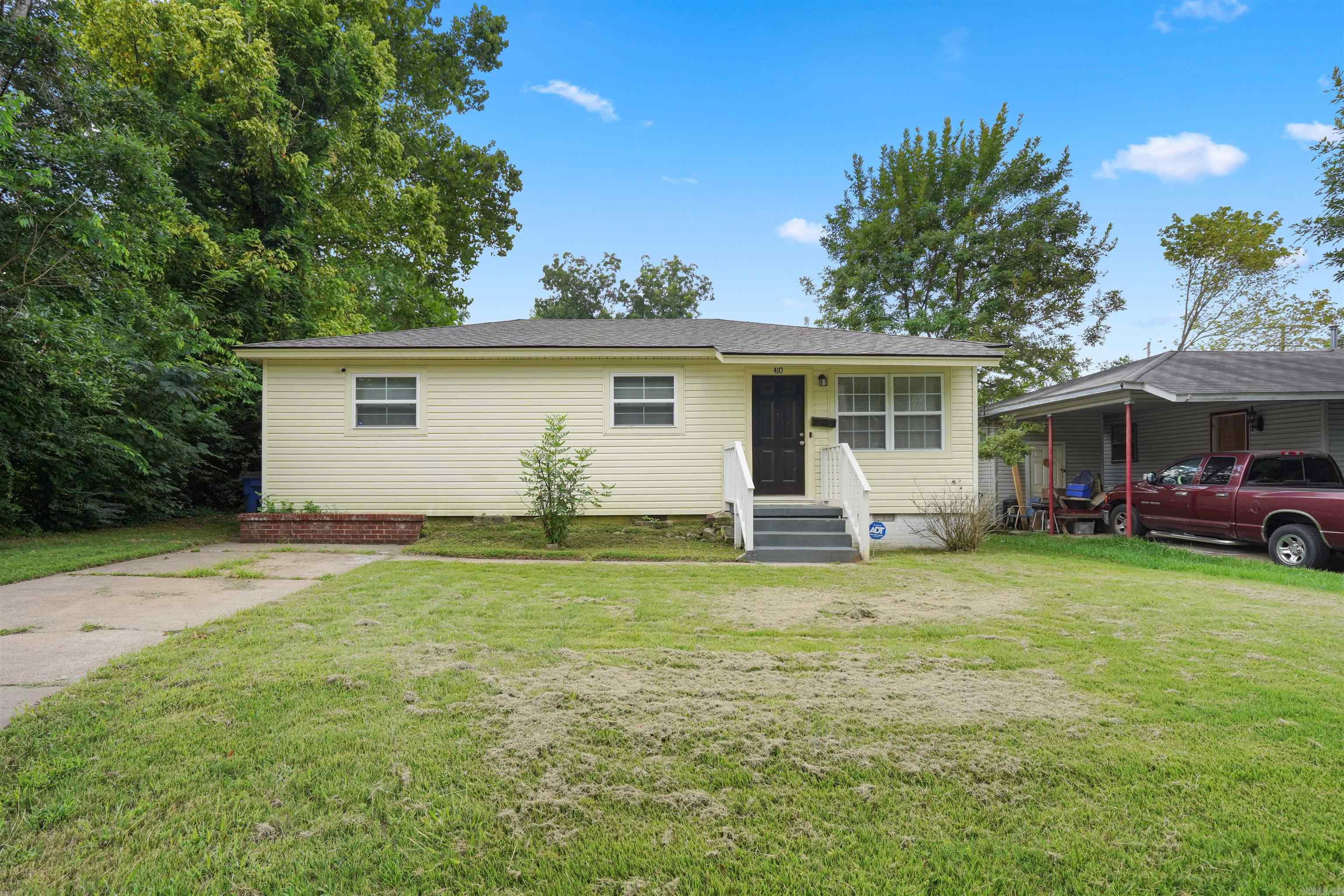 Photo 2 of 21 of 410 W 35th Street house