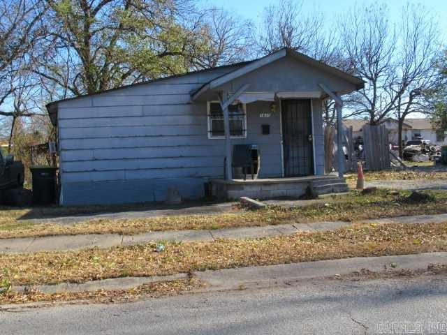 Photo 3 of 4 of 801 E 16th Street house