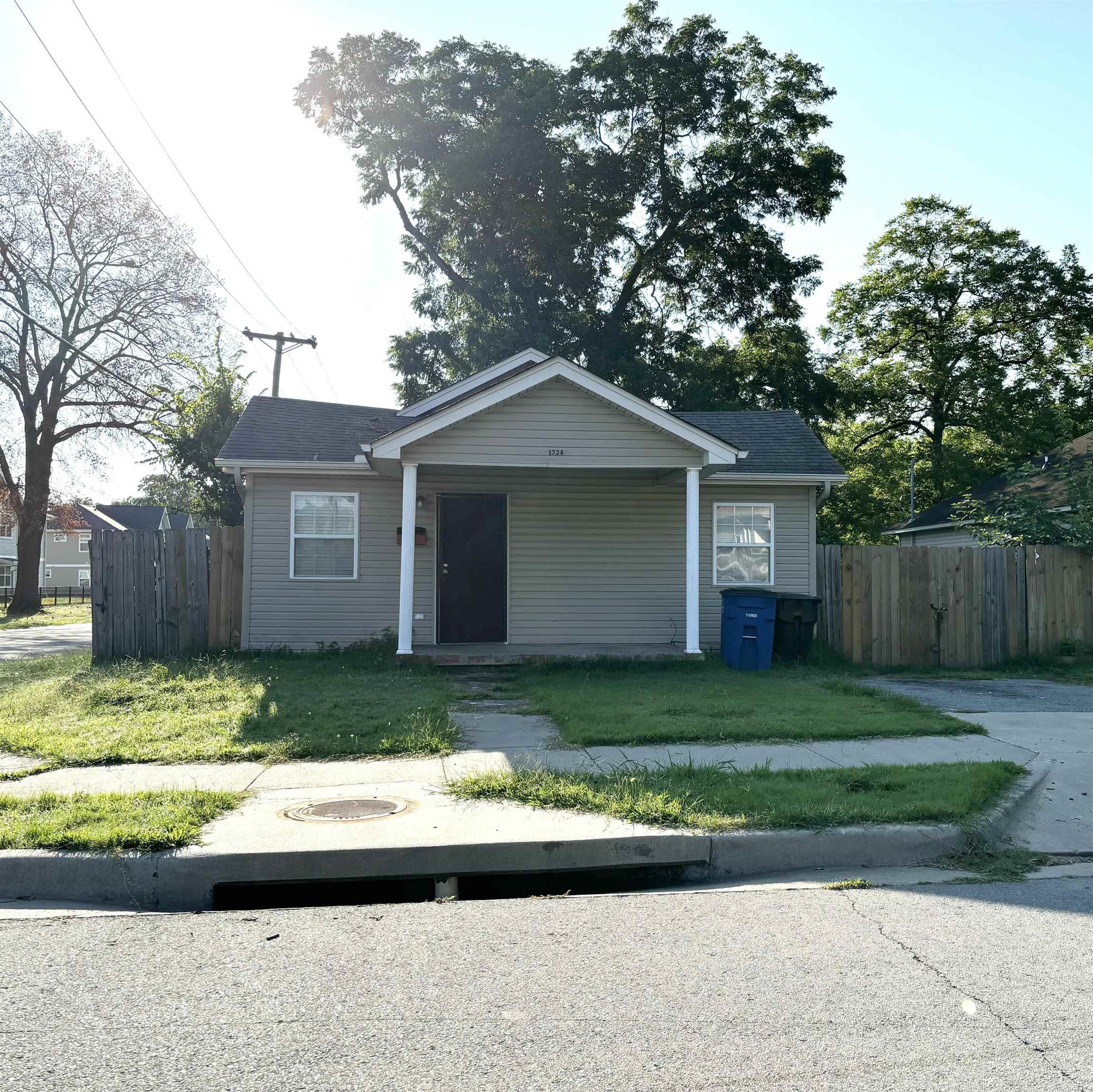 Photo 2 of 2 of 1724 Marion St house