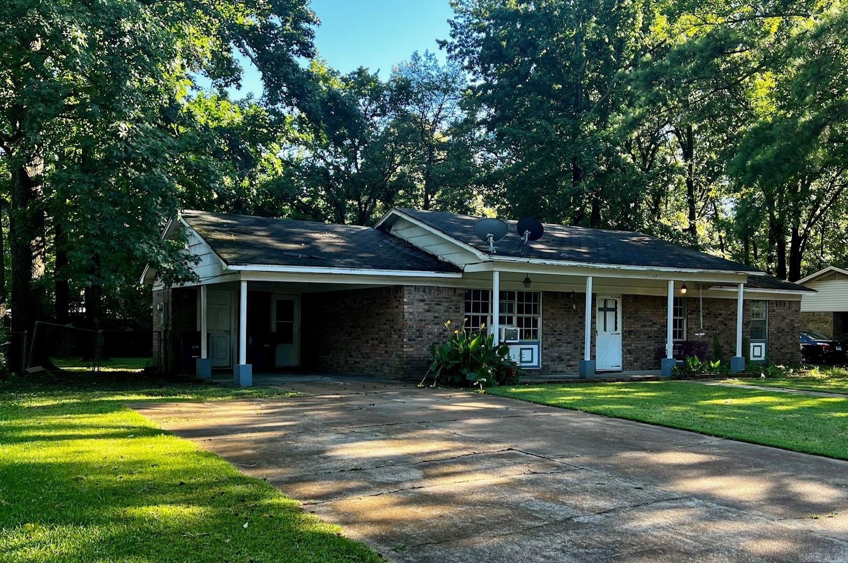 Photo 1 of 16 of 107 Choctaw Dr house