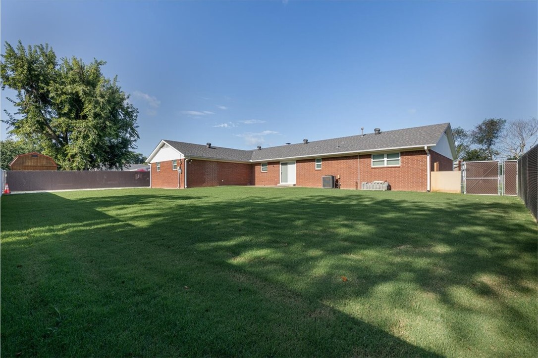 Photo 26 of 29 of 1805 Ridgecrest Street house