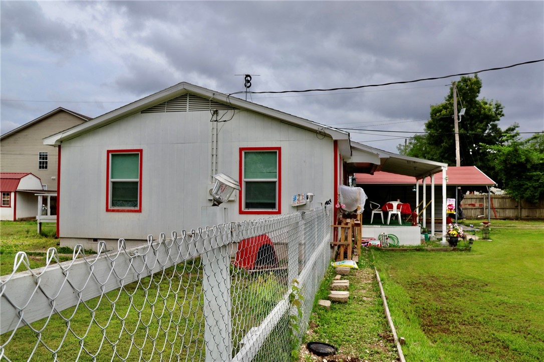 Photo 34 of 46 of 1211 A Crutcher Street house