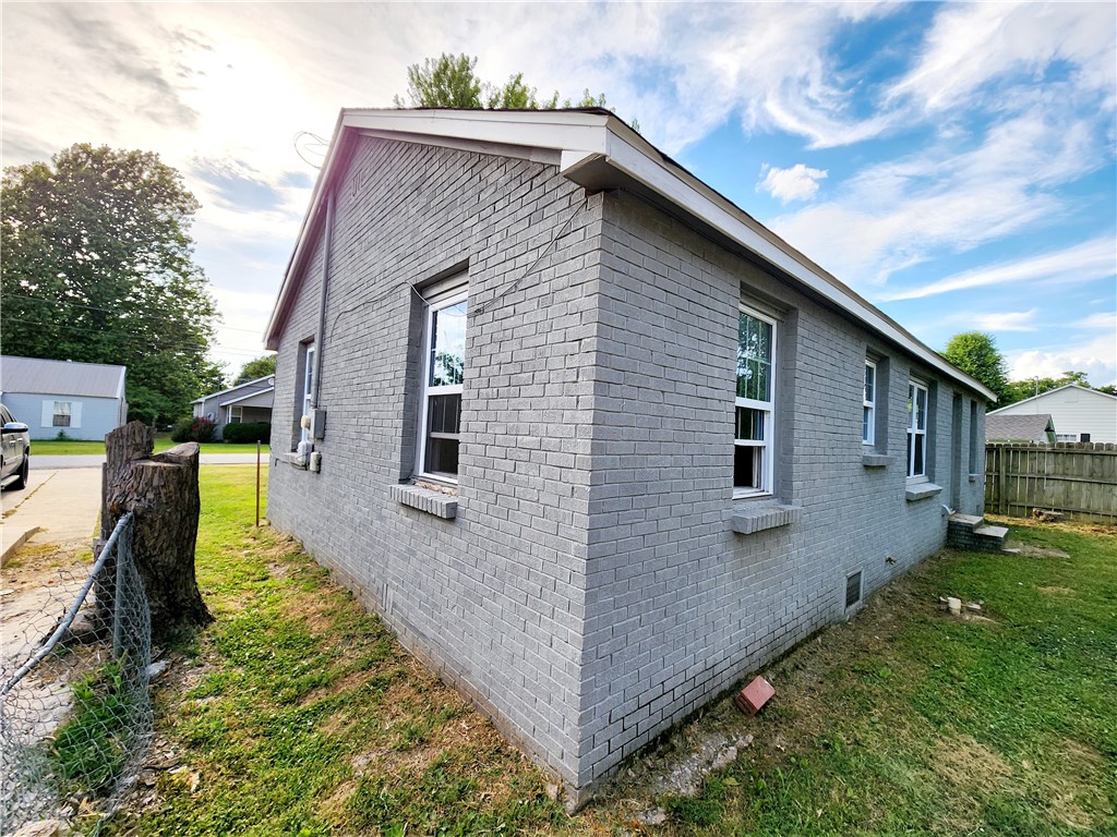 Photo 4 of 19 of 1017 Mill Street house