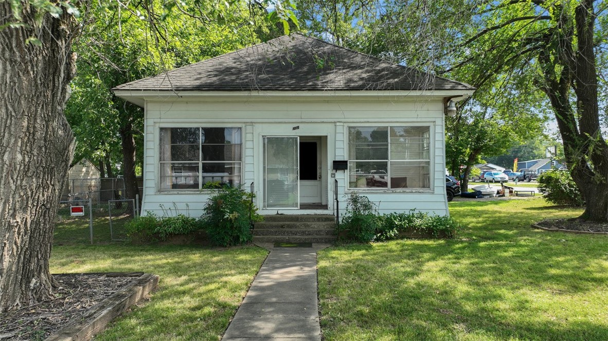 Photo 1 of 19 of 1019 Oak Avenue house