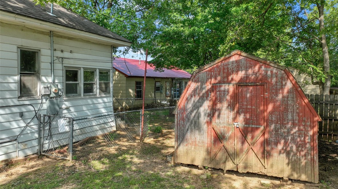 Photo 17 of 19 of 1019 Oak Avenue house