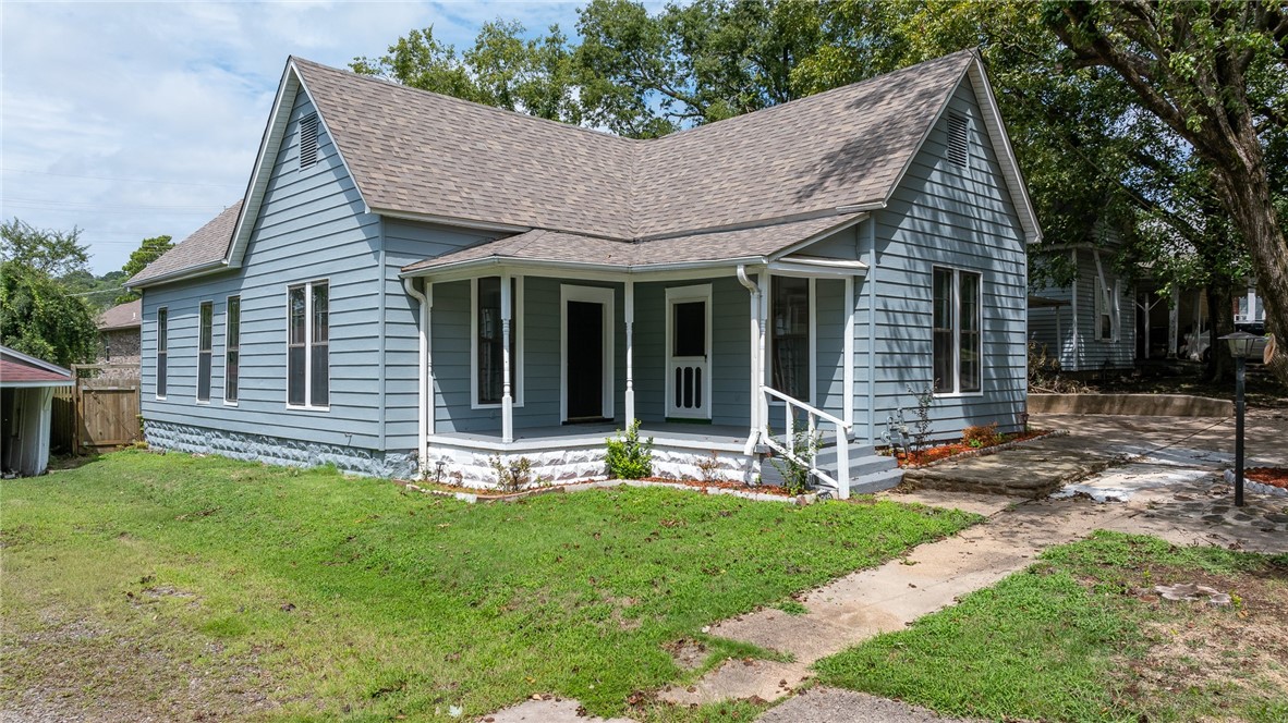 Photo 1 of 50 of 209 Cane Hill Street house