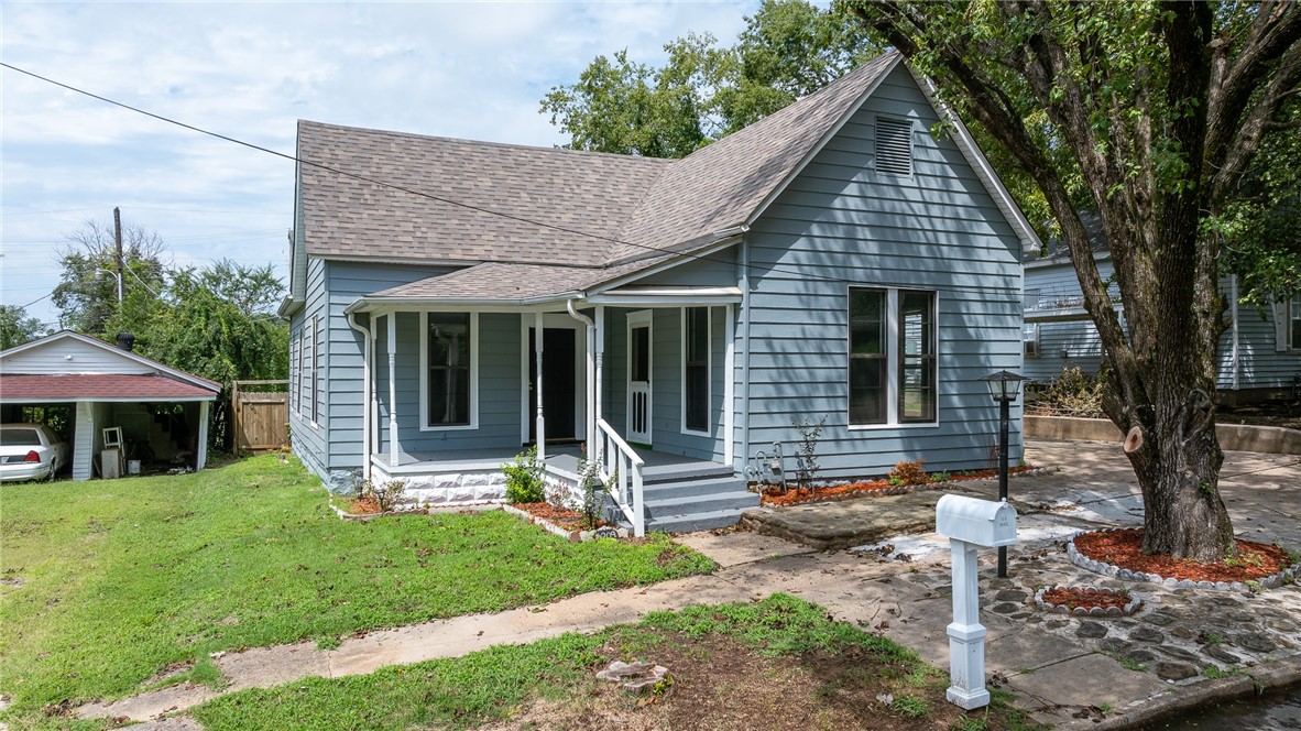 Photo 2 of 50 of 209 Cane Hill Street house