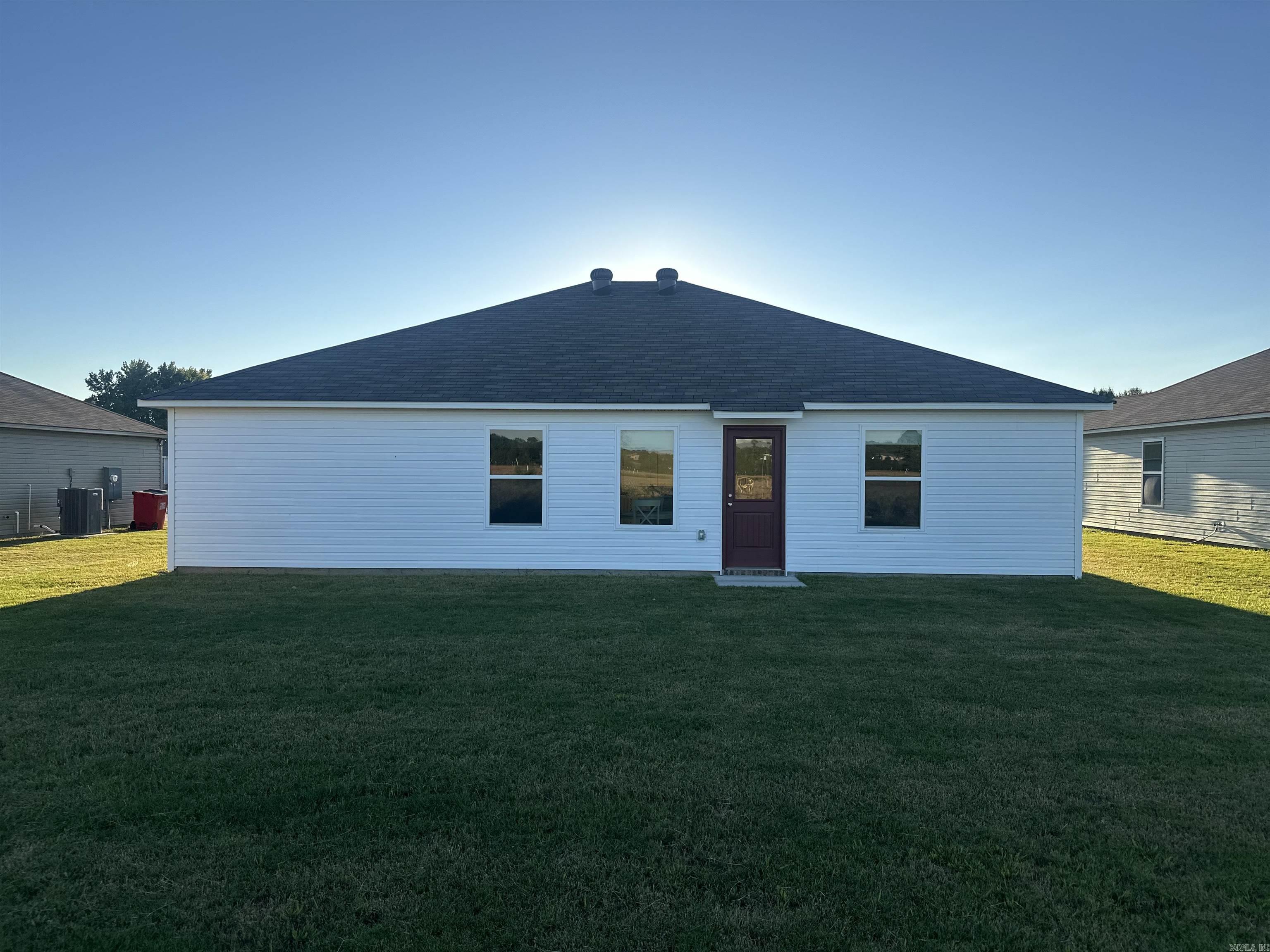 Photo 6 of 25 of 16 Farmhouse Circle house