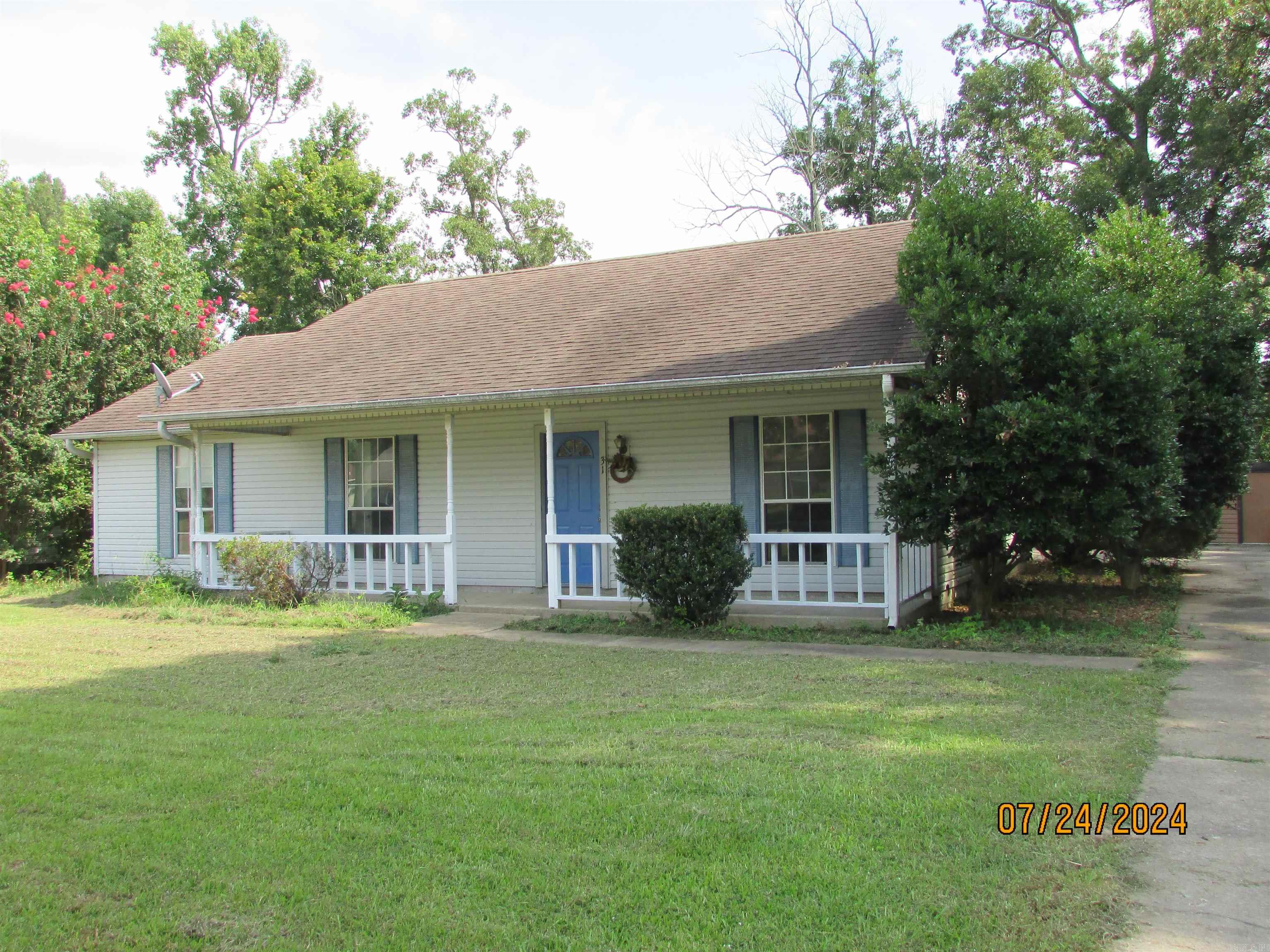 Photo 2 of 12 of 31 Geraldine Dr house