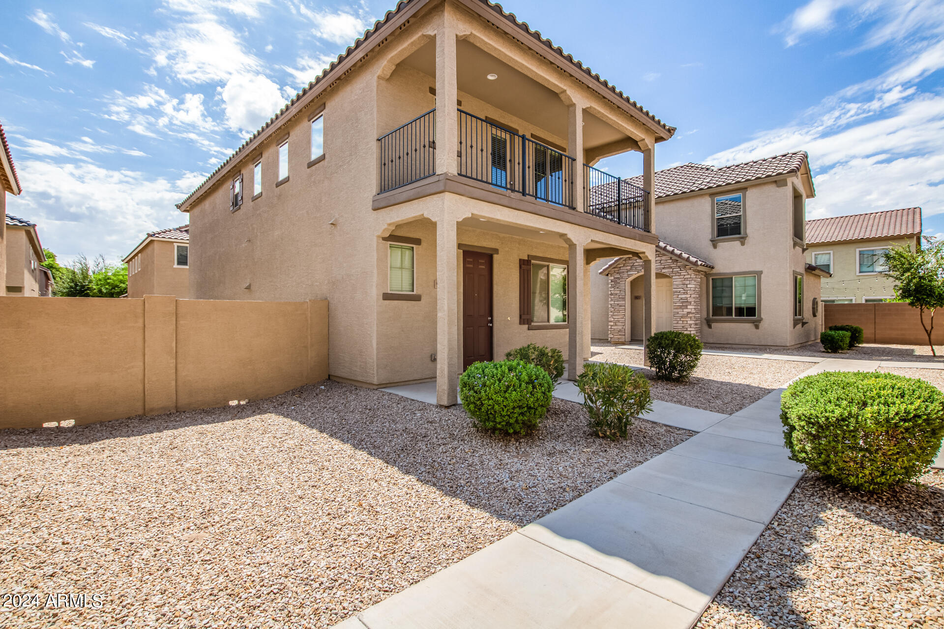 Photo 4 of 32 of 925 E AGUA FRIA Lane house