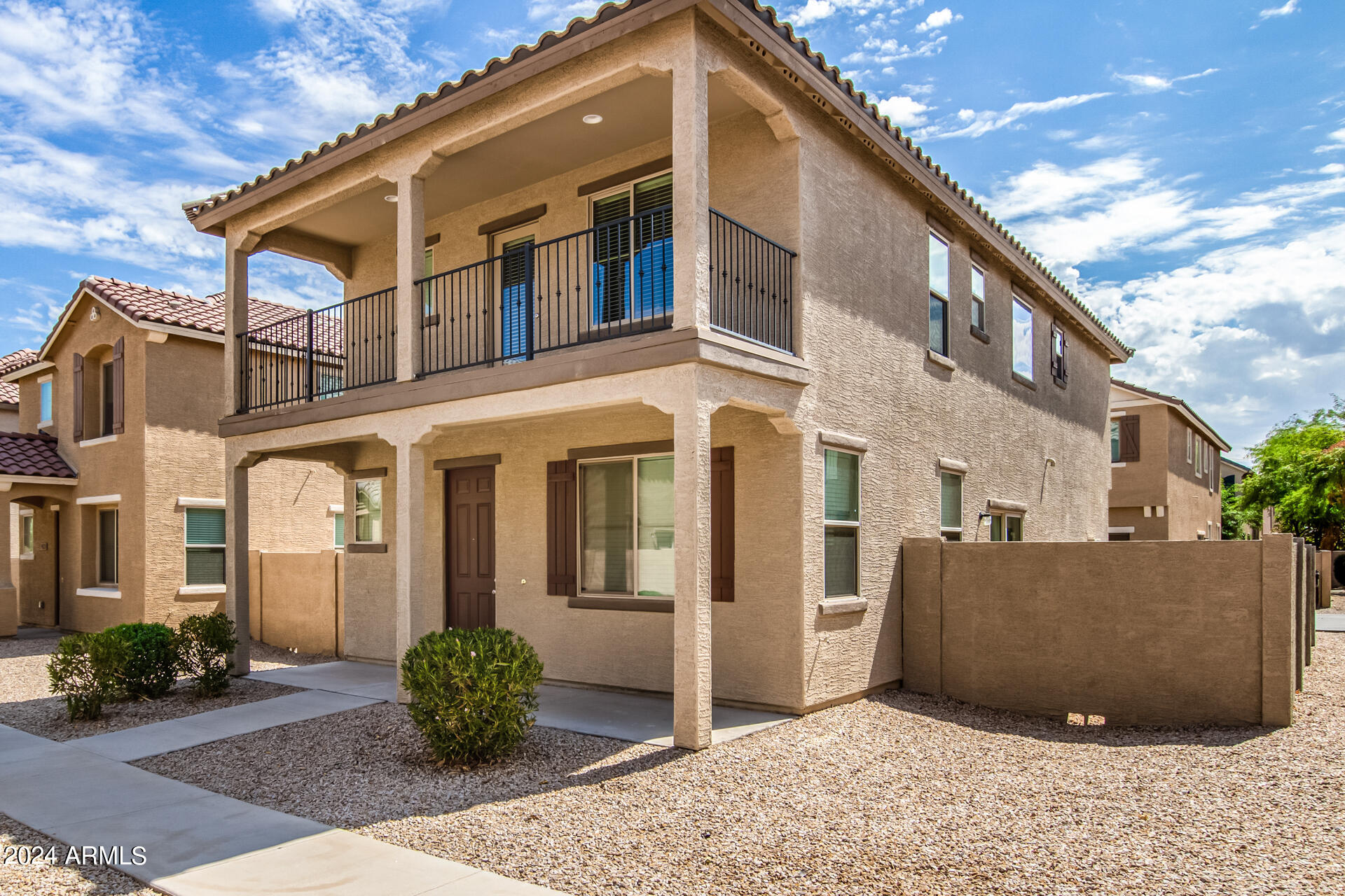 Photo 5 of 32 of 925 E AGUA FRIA Lane house