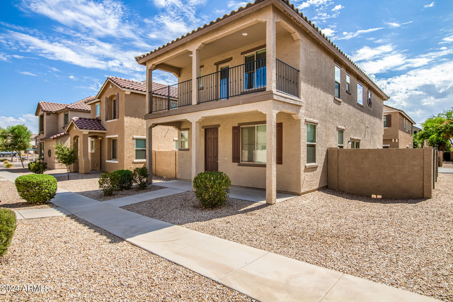 Photo 6 of 32 of 925 E AGUA FRIA Lane house