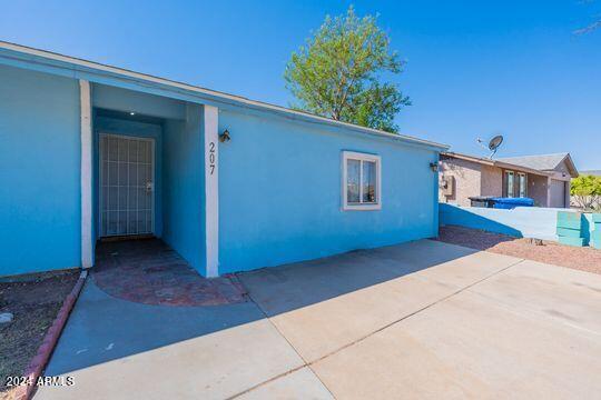 Photo 4 of 33 of 207 E CAMINO ESTRELLA -- house