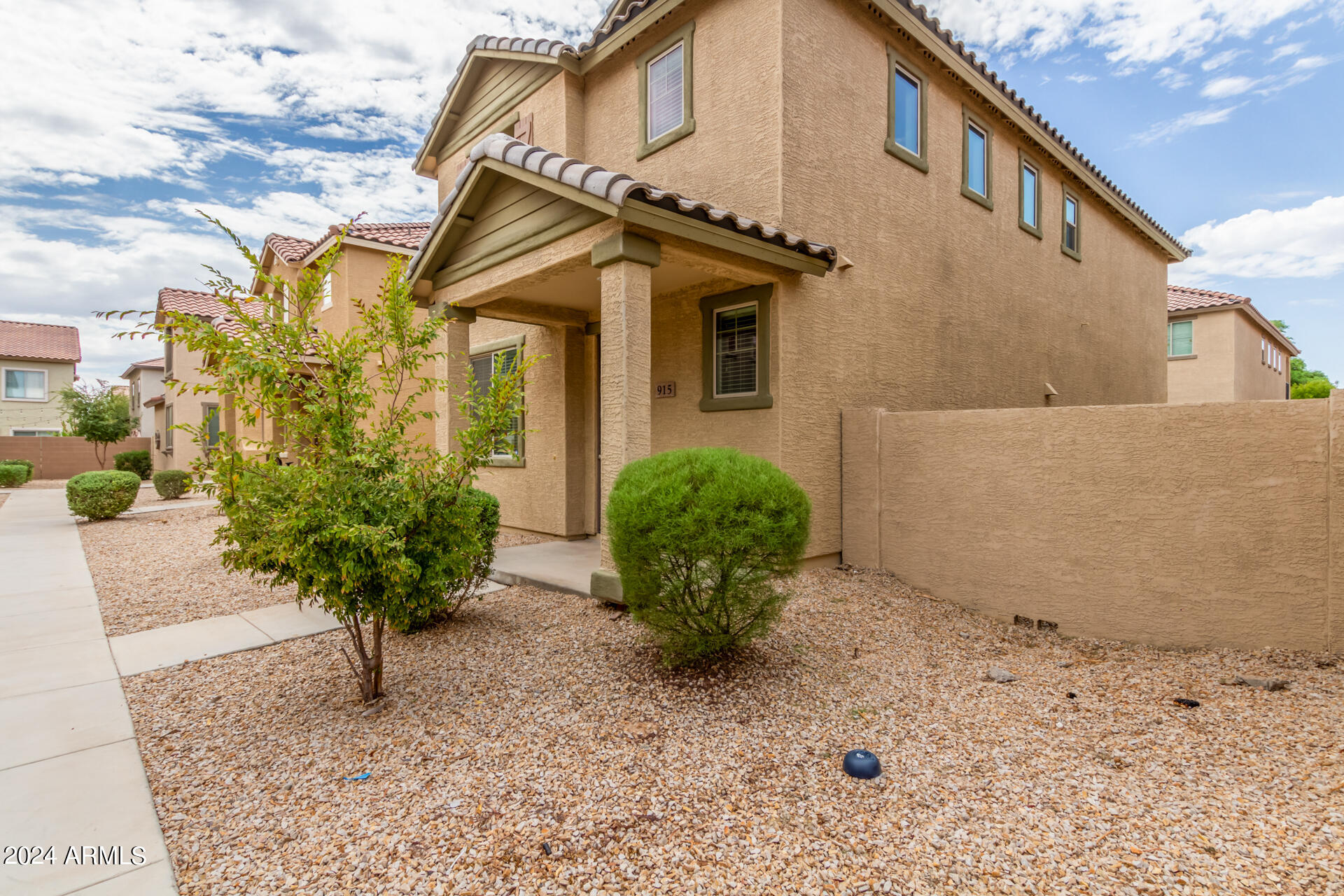 Photo 3 of 28 of 915 E AGUA FRIA Lane house