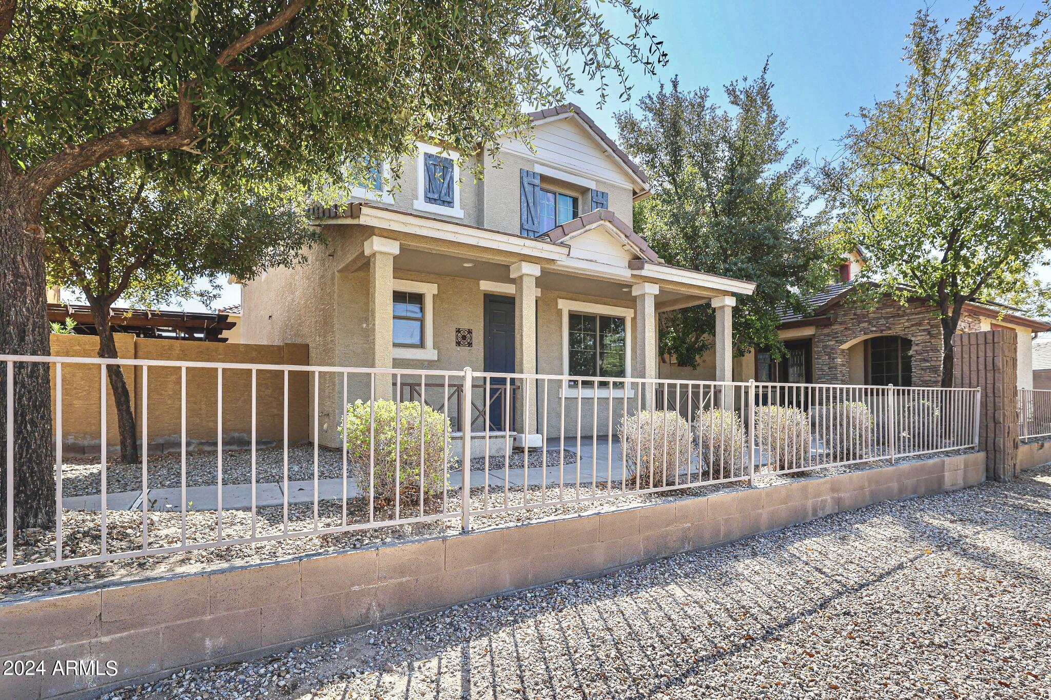 Photo 2 of 25 of 813 E AGUA FRIA Lane house