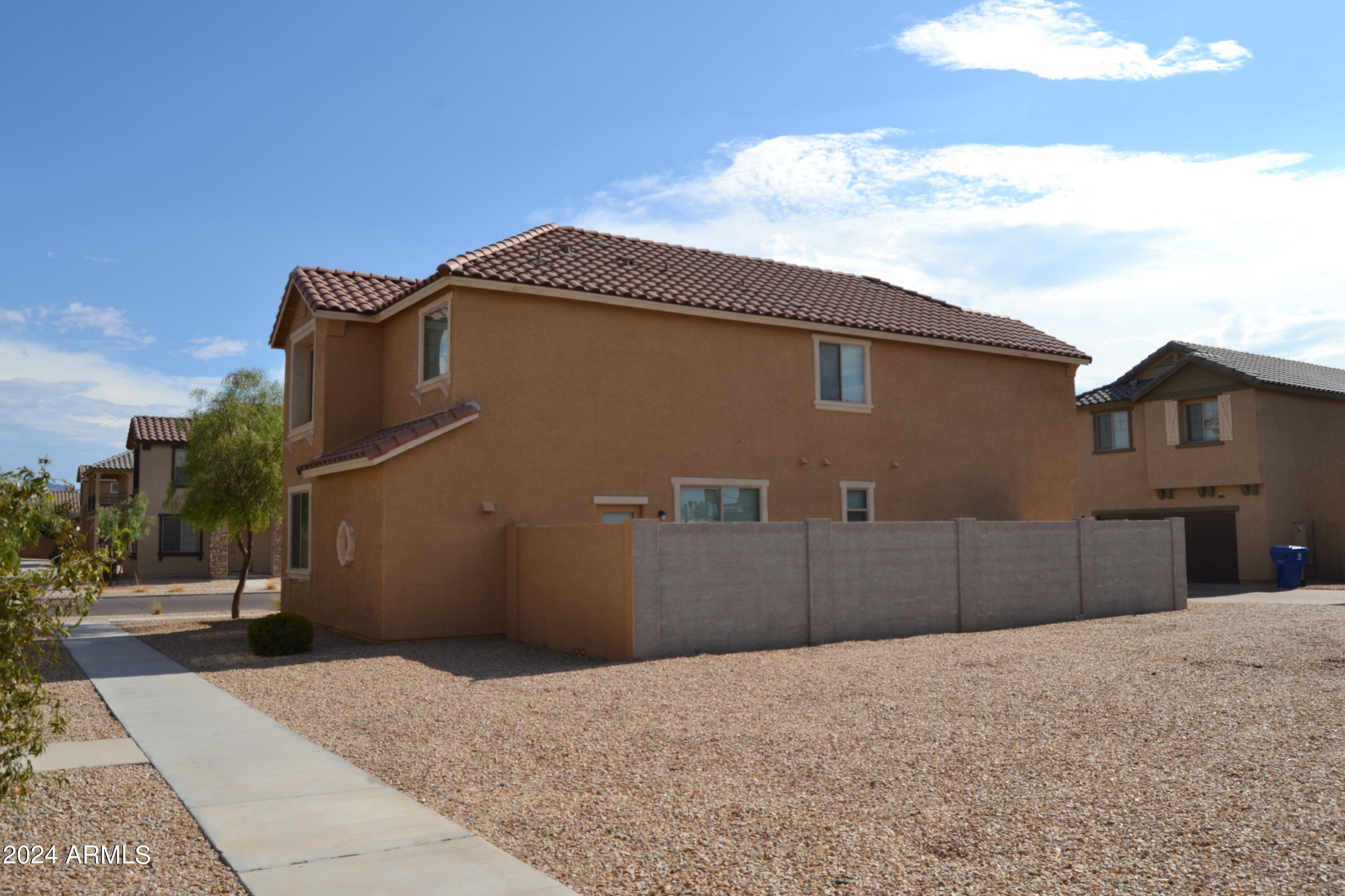 Photo 5 of 37 of 828 E AGUA FRIA Lane house