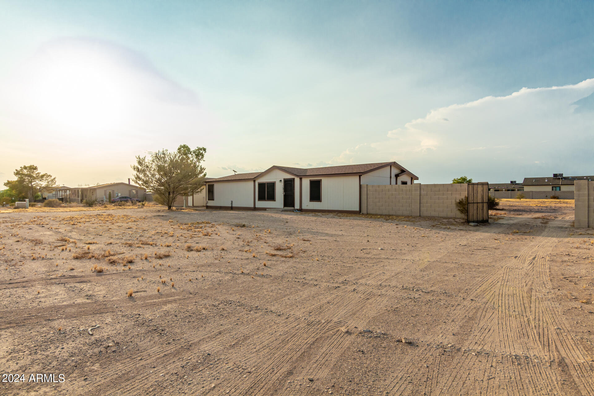 Photo 4 of 31 of 30934 W ROOSEVELT Street mobile home