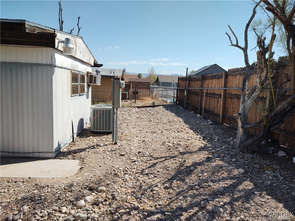 Photo 7 of 17 of 620 Holly Street mobile home