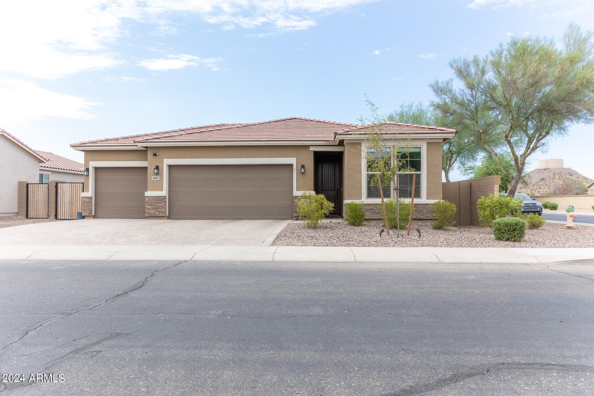 Photo 2 of 43 of 809 W PALO VERDE Drive house